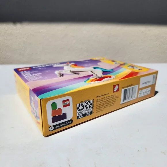 LEGO Creator 3-in-1 Magical Unicorn Seahorse Peacock Rainbow 31140 Easter Basket - Picture 3 of 8